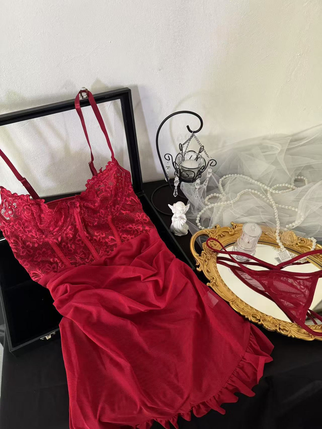 Sensual Lingerie with Lace Splicing and Strap Temptation Net Underwear with Ruffle Skirt