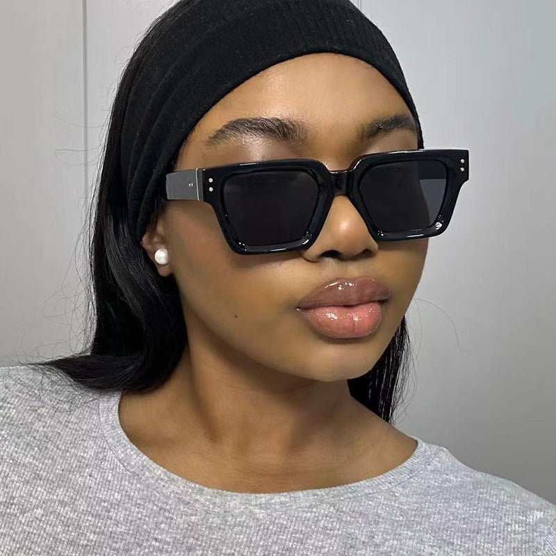 Square style retro ins sunglasses with high-end feel, no makeup, fashionable sunglasses